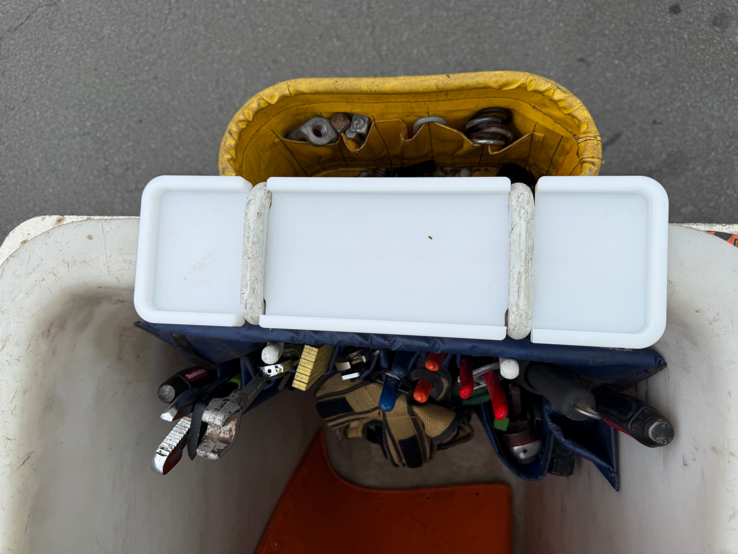 Fat Lip Bucket Tray